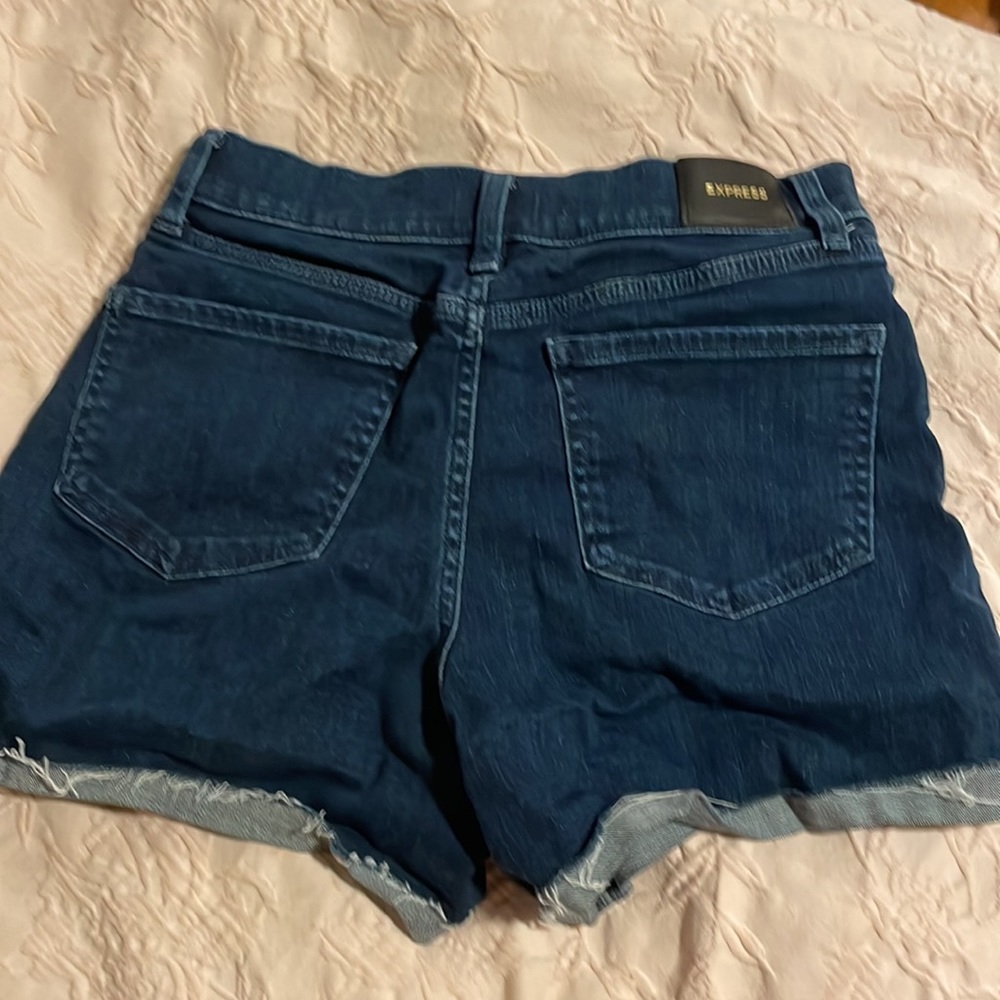 Express Shorts - Mid Rise - Picture 2 of 4